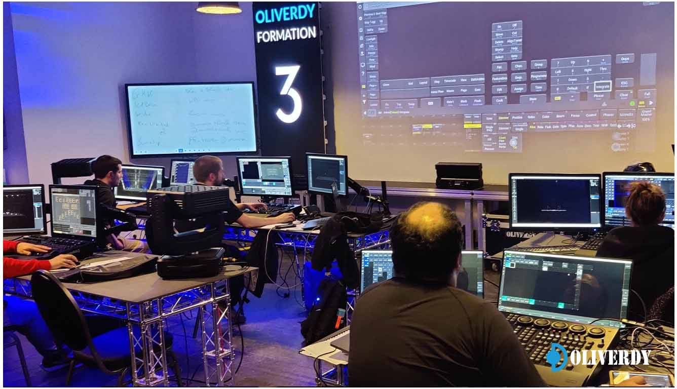 Formation GrandMA3 salle de cours chez Oliverdy