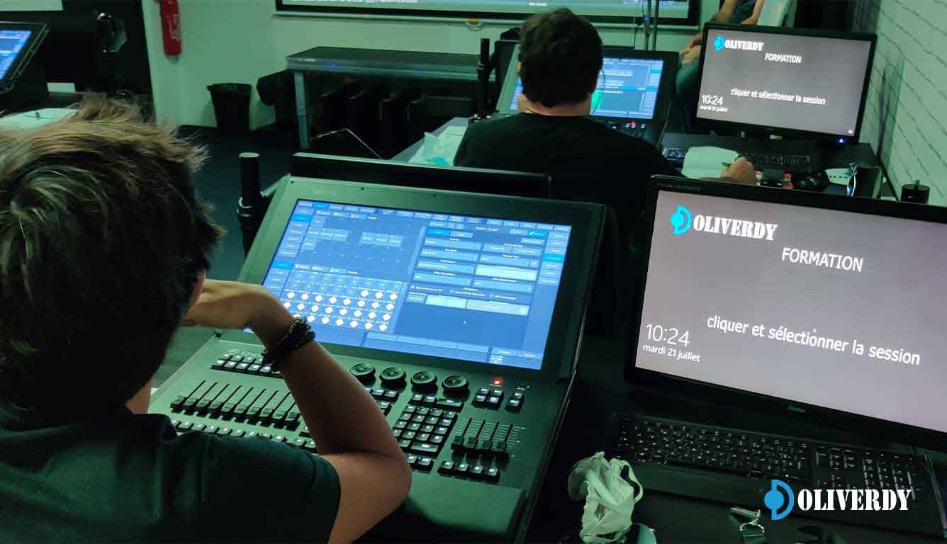 Cours sur la console d'éclairage Infinity Chimp 300