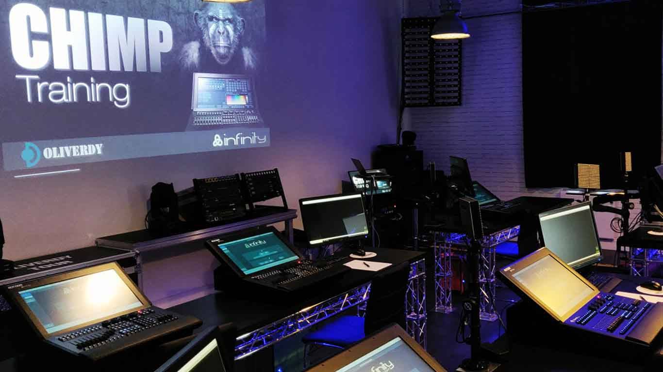 Salle de formation console d'éclairage Infinity Chimp 300 