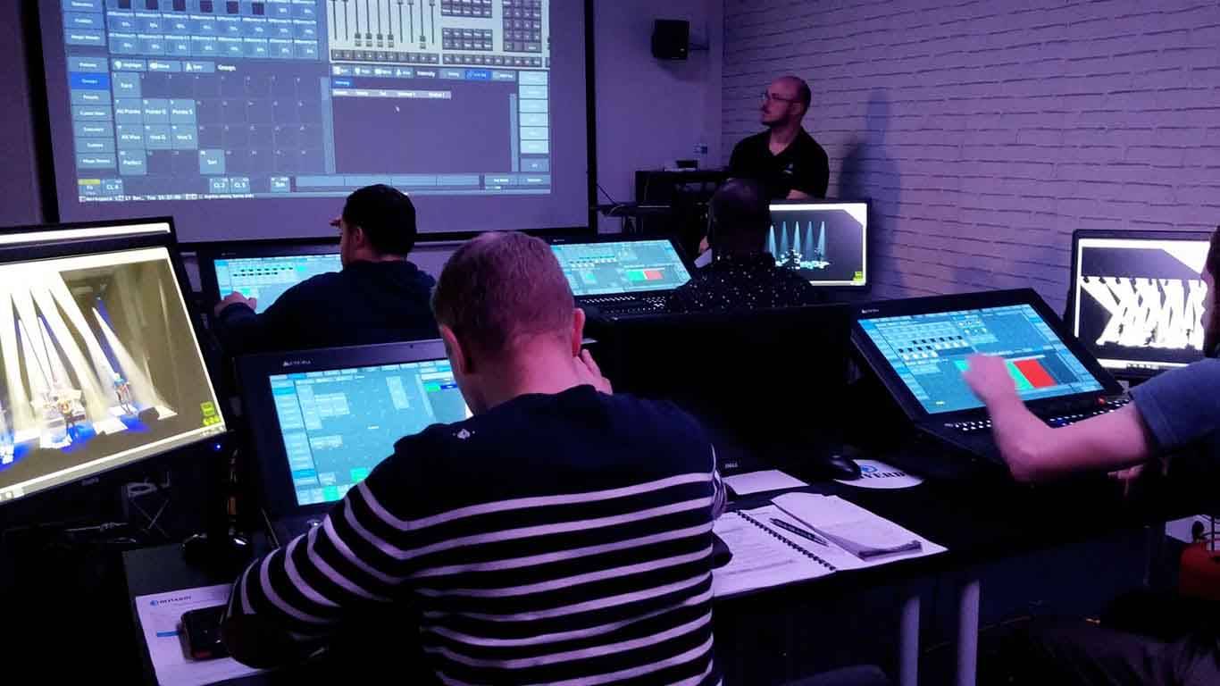 Formation Chimp Infinity pour la programmation de projecteurs d'éclairage