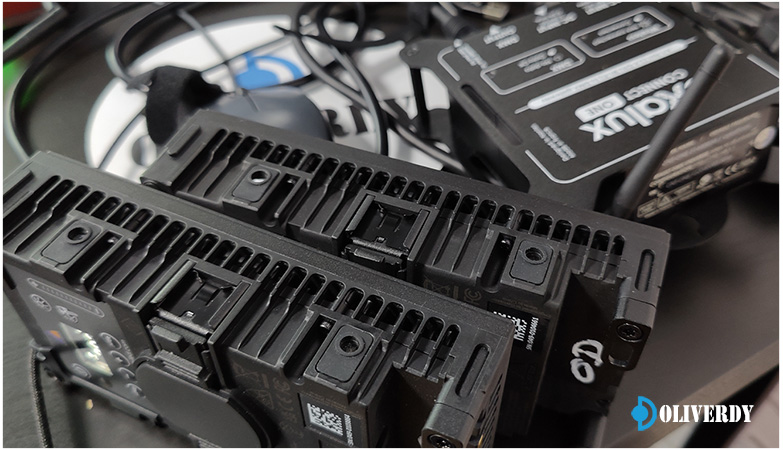 Une minette avec la bijoute de Astera le Hydra Panel en CRMX