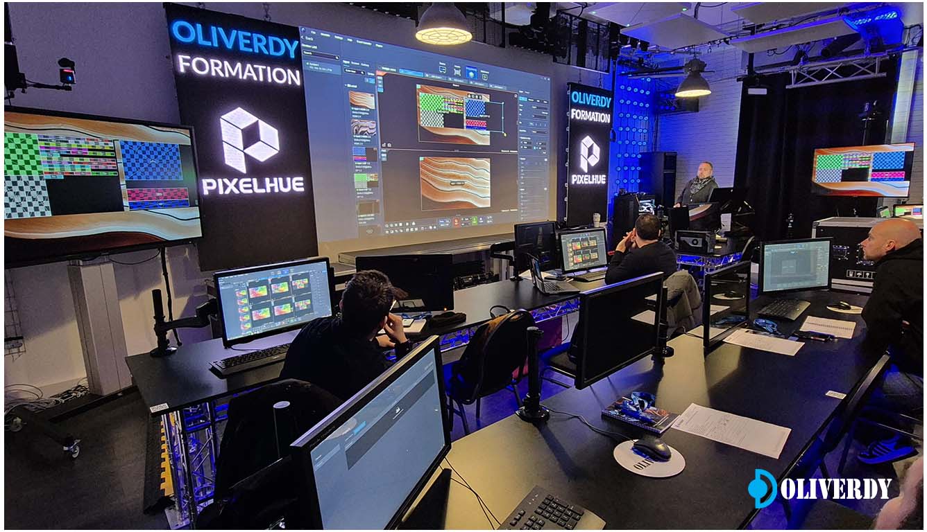 Formation PixelHue en présentiel - Techniciens vidéo en apprentissage sur switchers P20 et Q8