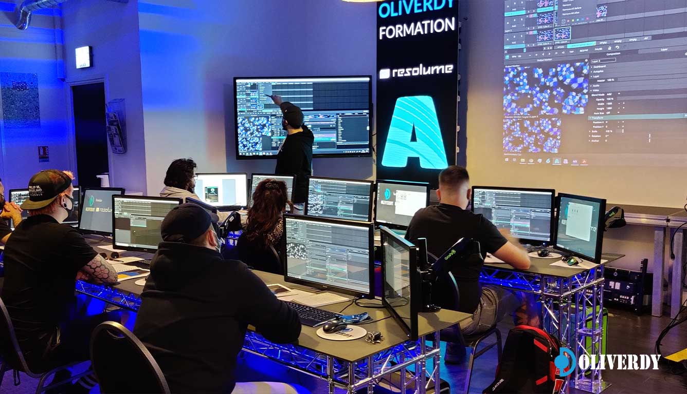 Les effets vidéo dans Resolume abordés avec le formateur