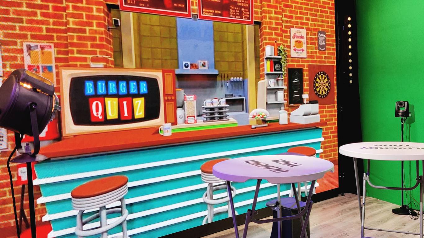 Le studio TV avec le décors du Burger Quizz
