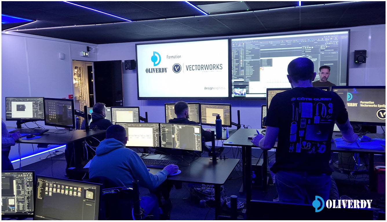 Formation Vectorworks Spotlight dans une salle équipée de mobilier assis-debout